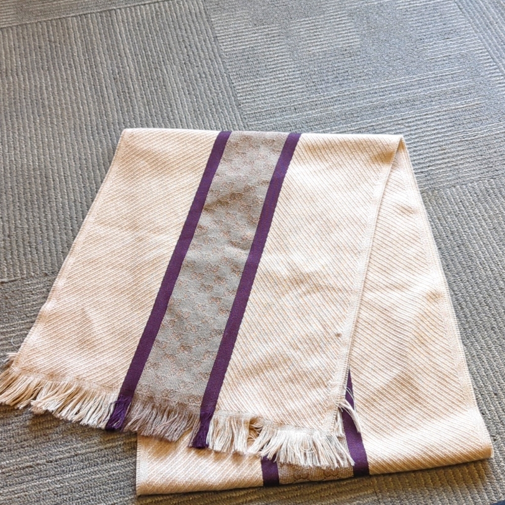 Gucci scarf